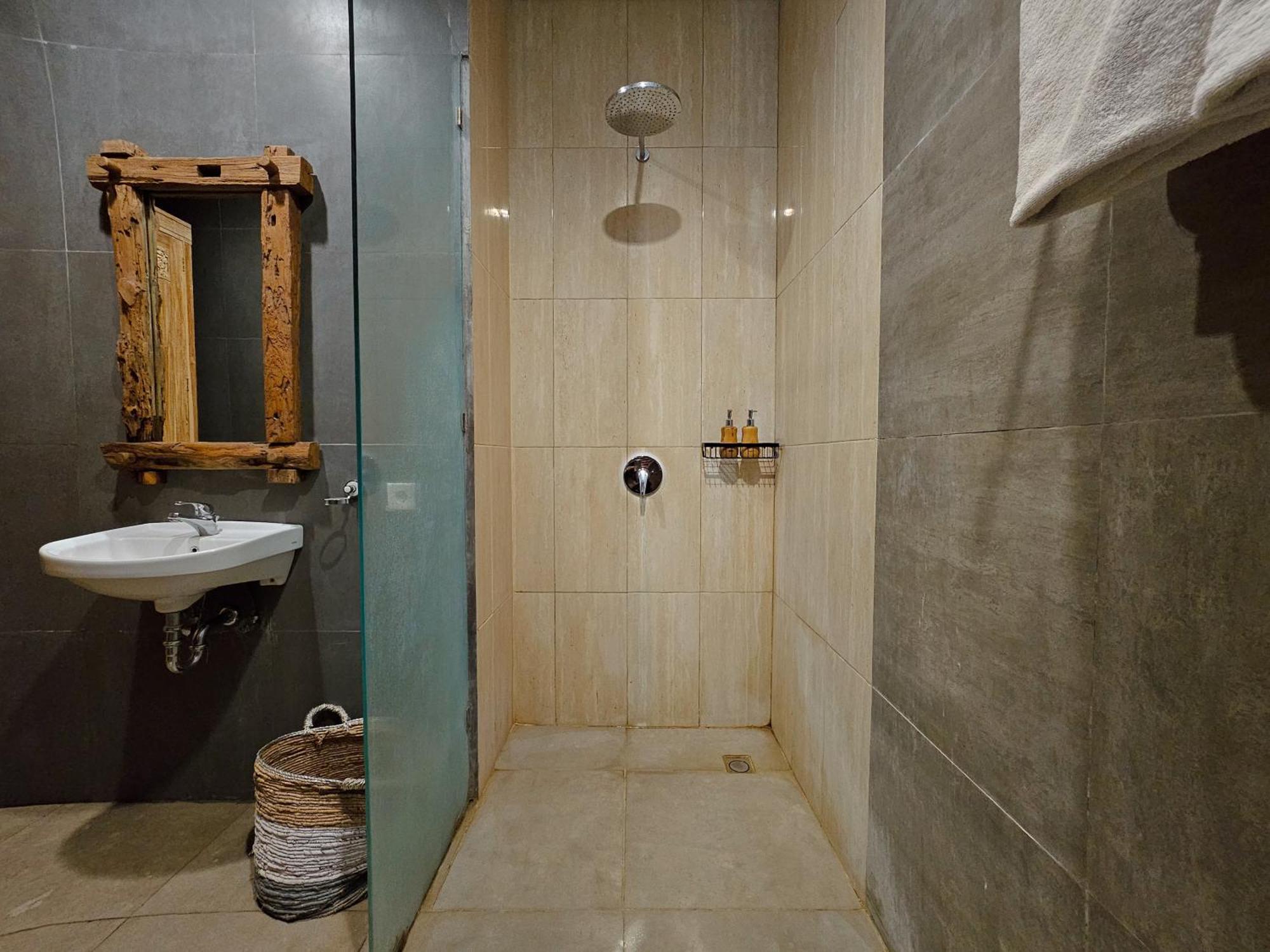 Lj Villa Canggu Oda fotoğraf